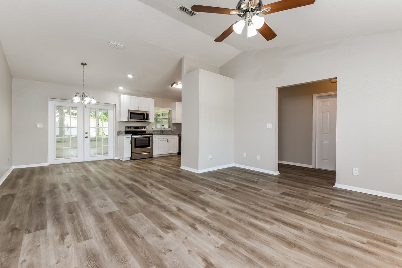 711 17th St Ne - Photo 4 of 16