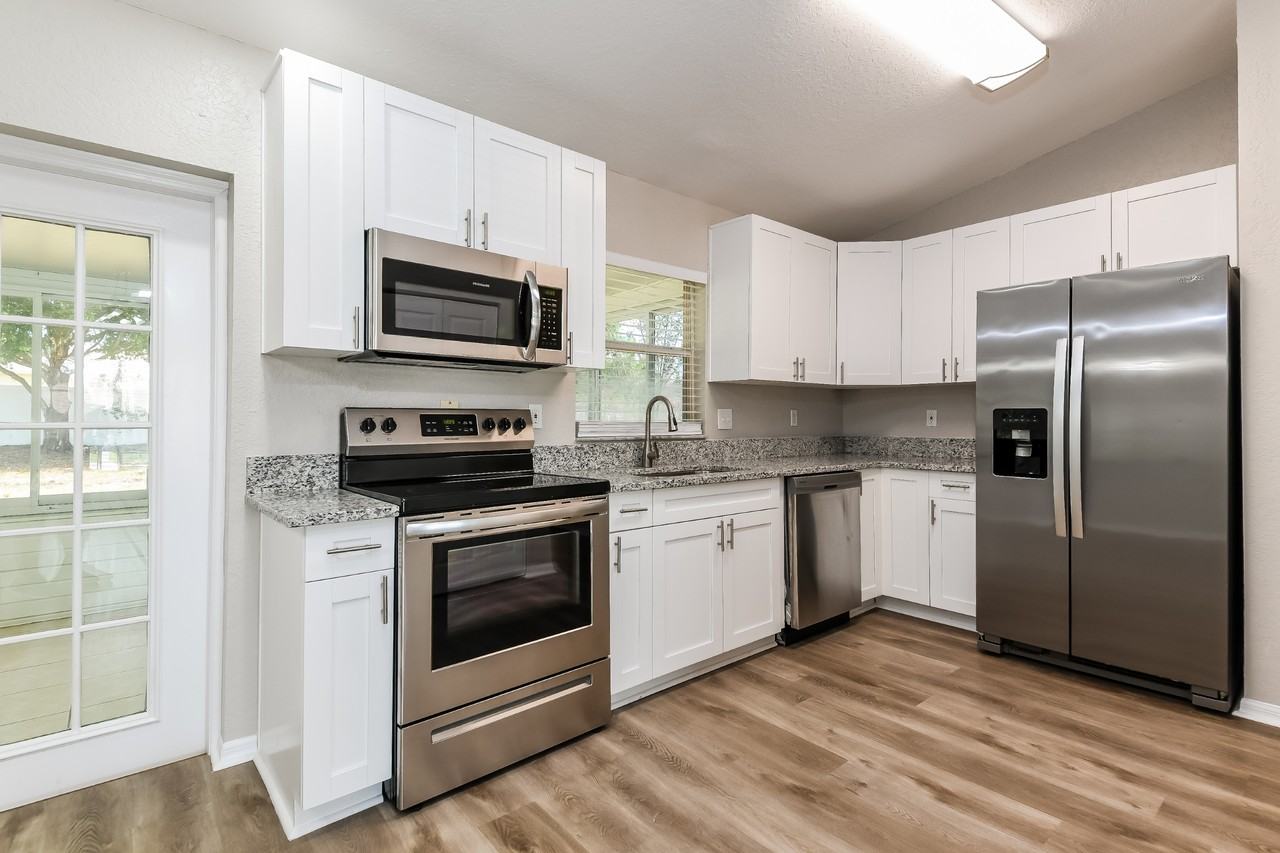 711 17th St Ne - Photo 6 of 16