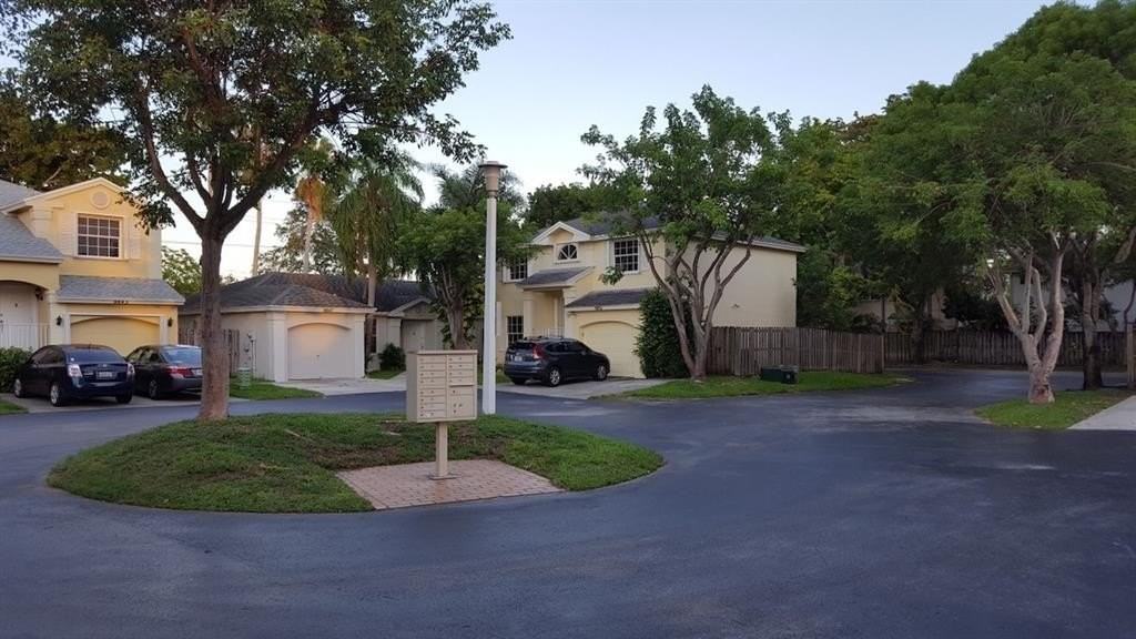 9851 Sw 117th Ct - Photo 2 of 33