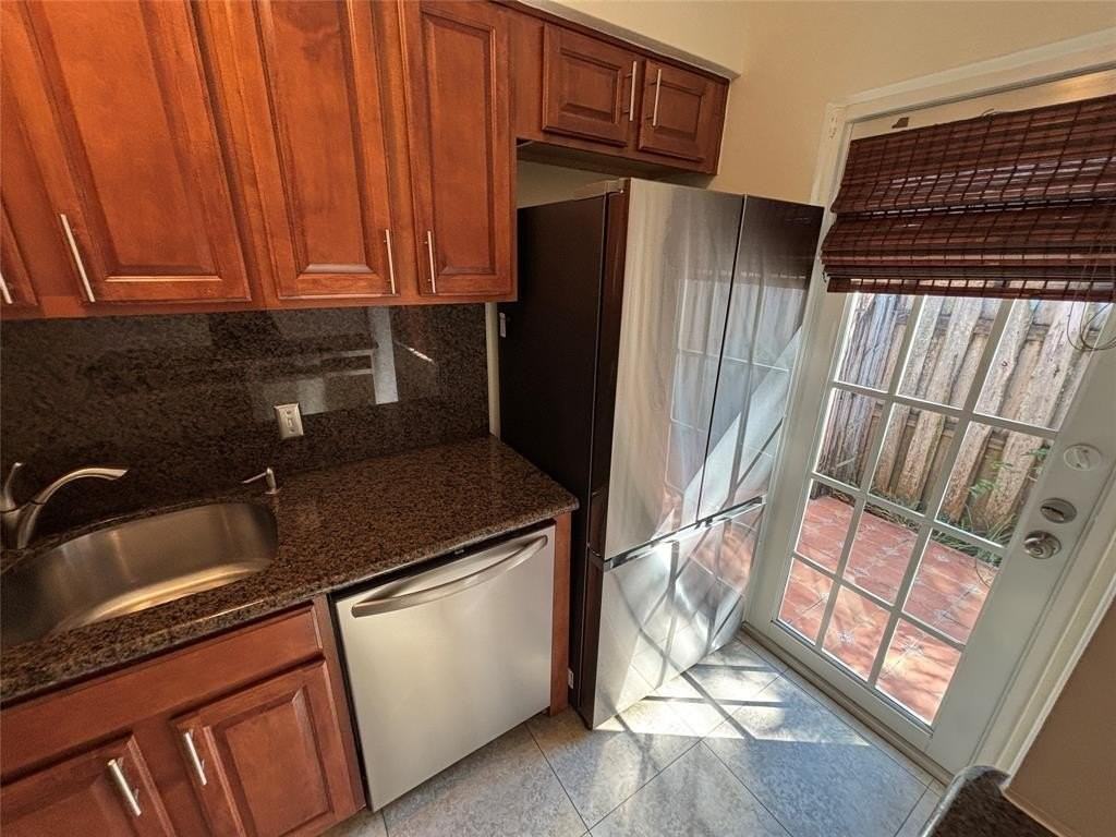 741 Ne 17th Ter - Photo 2 of 27