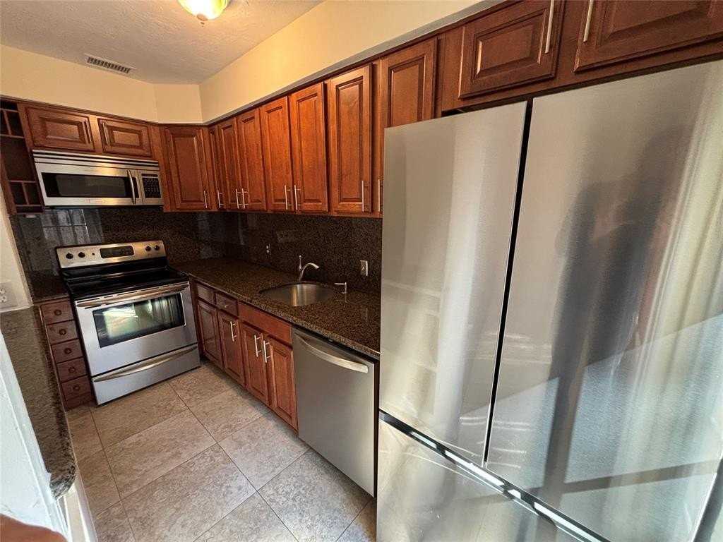 741 Ne 17th Ter - Photo 4 of 27