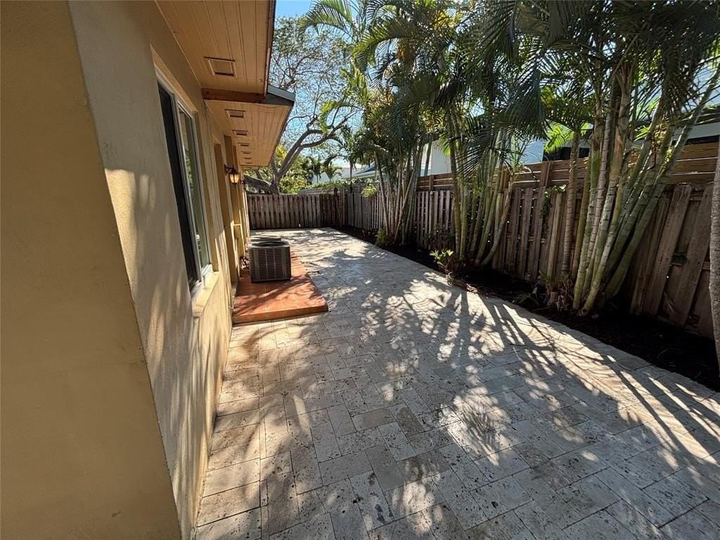 741 Ne 17th Ter - Photo 6 of 27