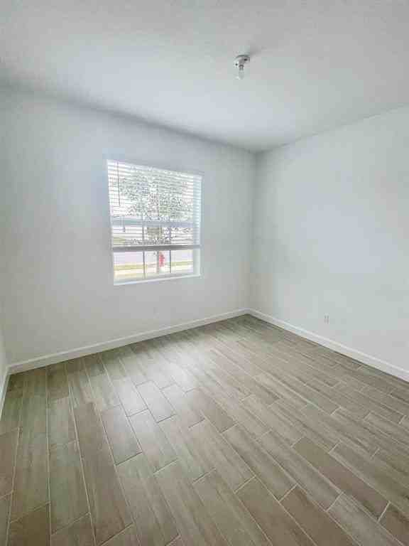 5623 Divine Dr - Photo 7 of 24