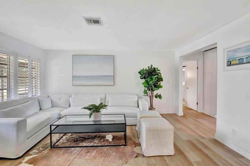 3019 N 57th Dr - Photo 3 of 36