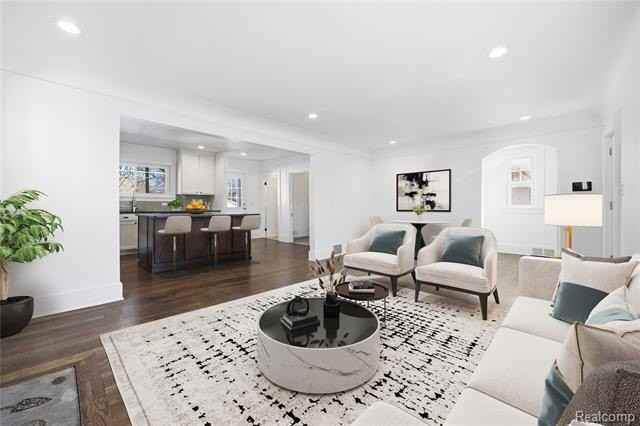 827 Longfellow Ave - Photo 2 of 27