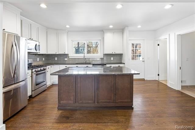 827 Longfellow Ave - Photo 4 of 27