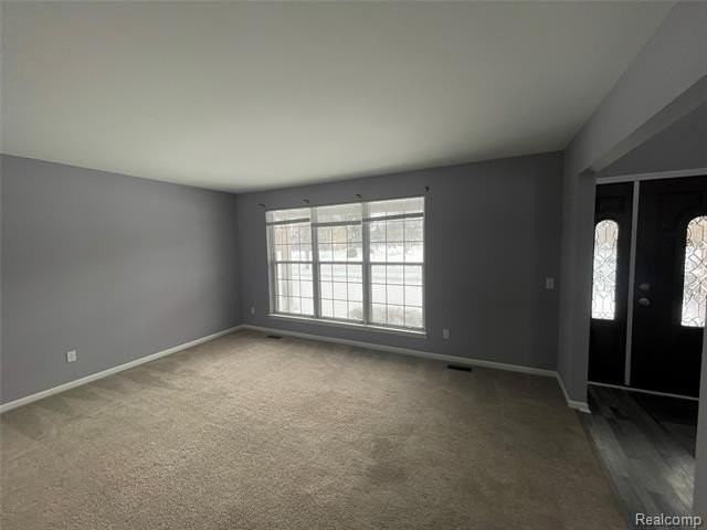 45225 Yorkshire Dr - Photo 6 of 31