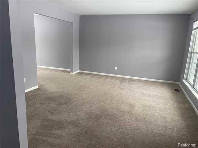 45225 Yorkshire Dr - Photo 7 of 31