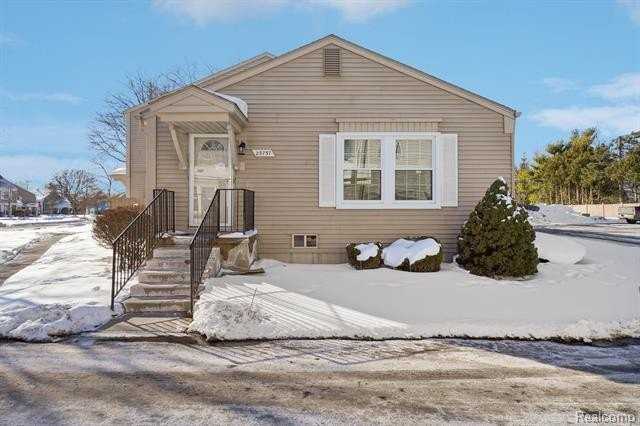 23737 Stonehenge Blvd - Photo 2 of 29