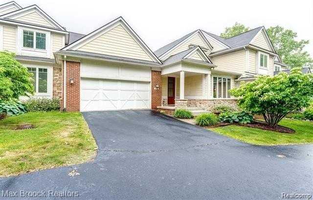 1050 Oakwood Dr - Photo 2 of 39