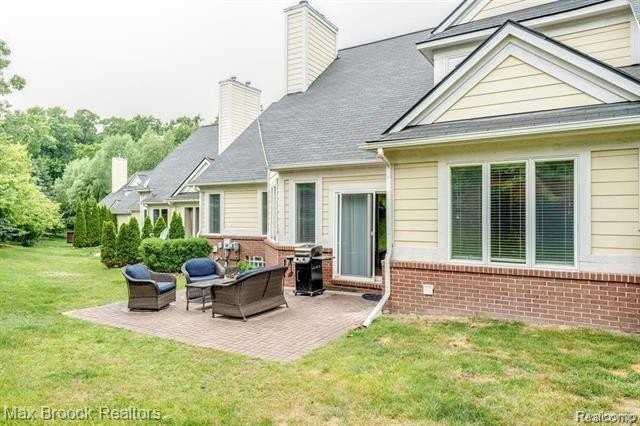 1050 Oakwood Dr - Photo 4 of 39