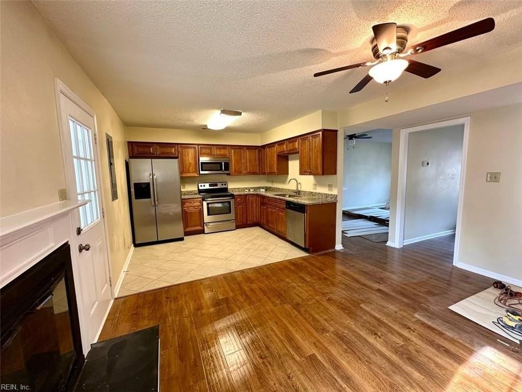 3931 Roebling Ln - Photo 2 of 25