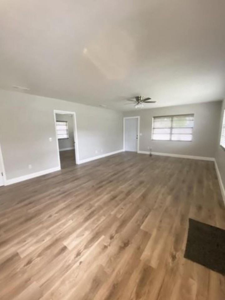 1304 Kentucky Ave - Photo 2 of 11