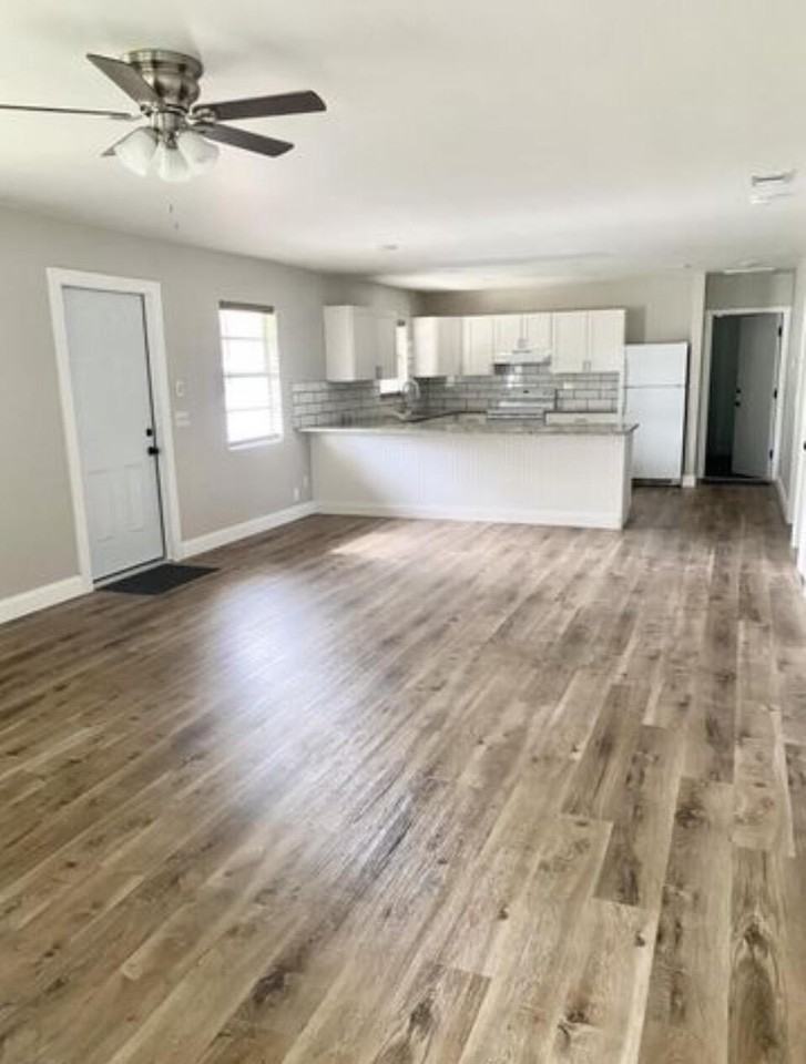 1304 Kentucky Ave - Photo 3 of 11