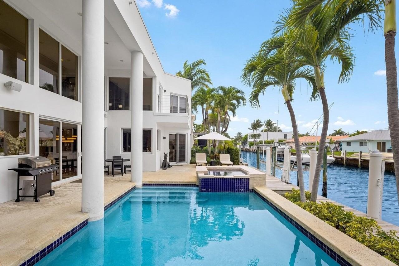 855 Coventry St - Photo 3 of 50