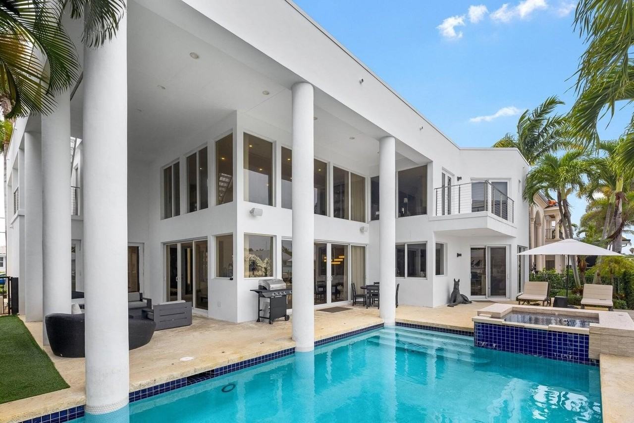 855 Coventry St - Photo 4 of 50