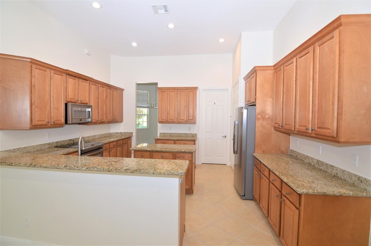 9421 Briarcliff Trce - Photo 6 of 12