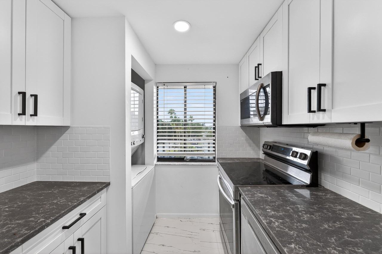 2828 Tennis Club Dr #403 - Photo 6 of 12