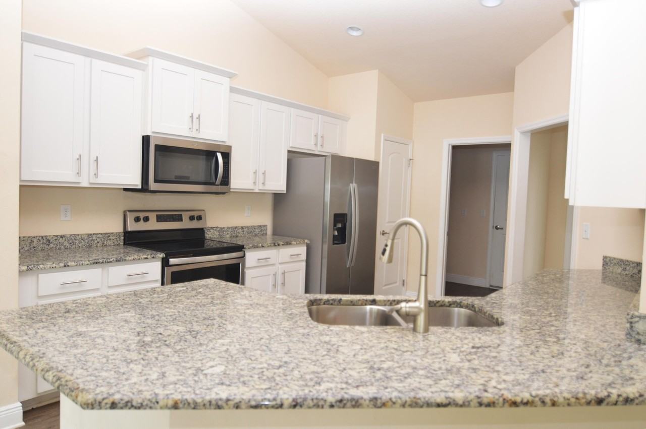 5803 Nw Basswood Dr - Photo 6 of 9