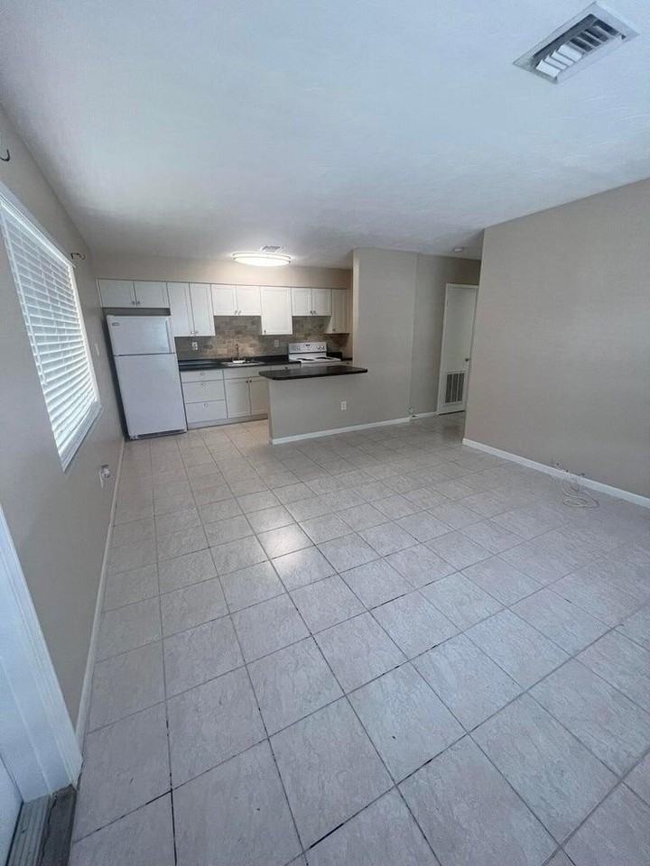 1037 N Victoria Park Rd #1 - Photo 2 of 34