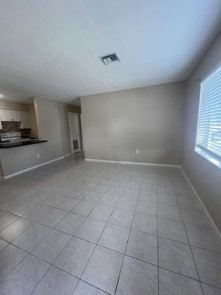 1037 N Victoria Park Rd #1 - Photo 3 of 34