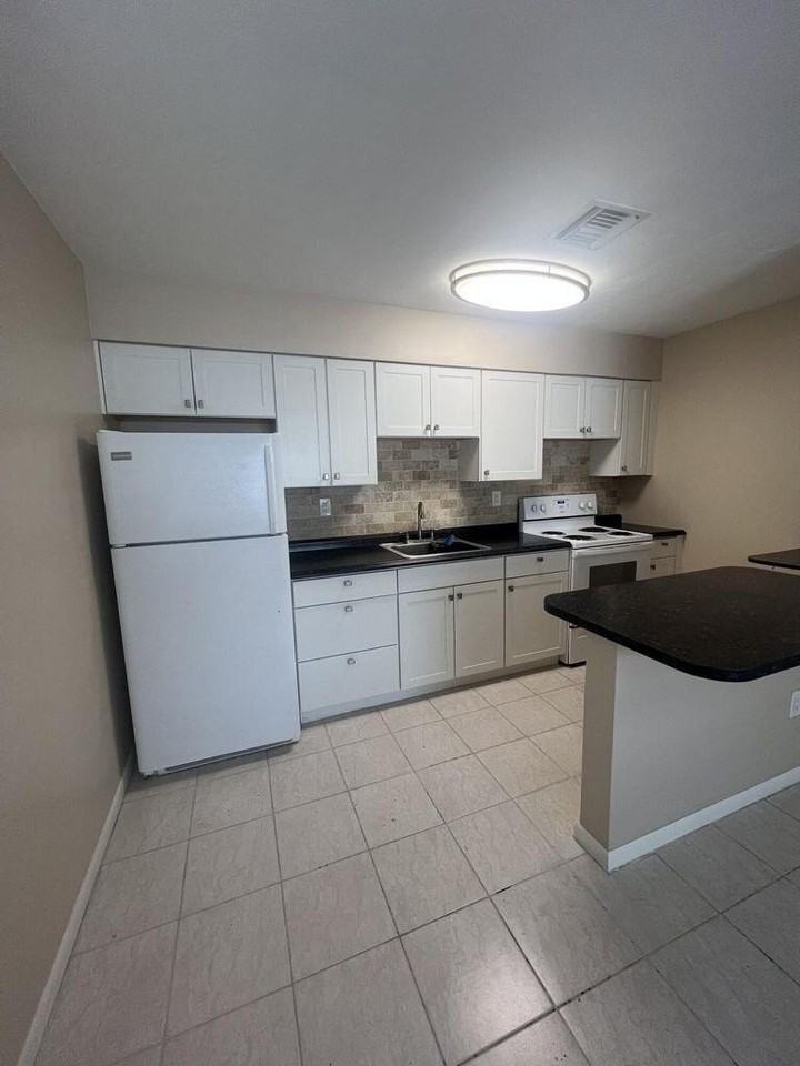 1037 N Victoria Park Rd #1 - Photo 7 of 34