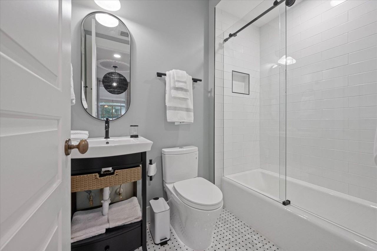 376 W Mallory Cir - Photo 4 of 25