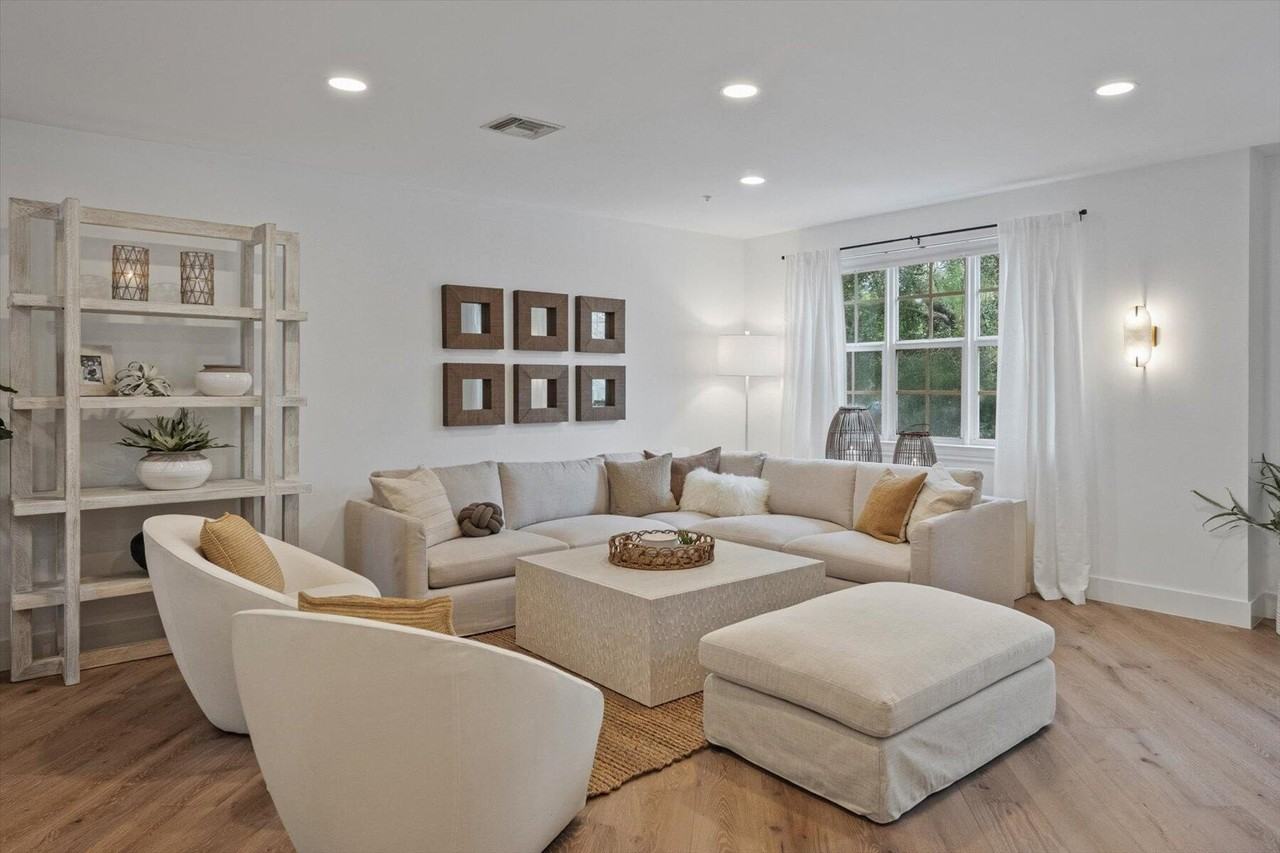 376 W Mallory Cir - Photo 5 of 25