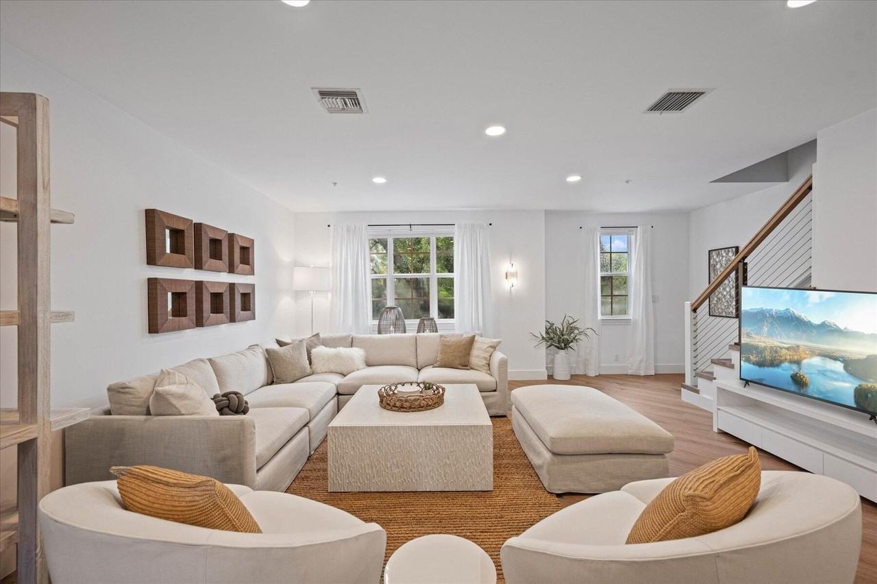 376 W Mallory Cir - Photo 6 of 25