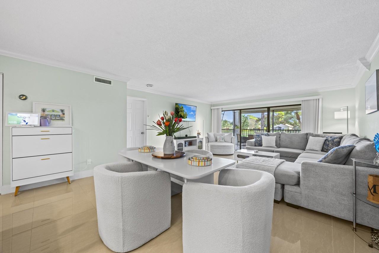 12926 Briarlake Dr #201 - Photo 4 of 32