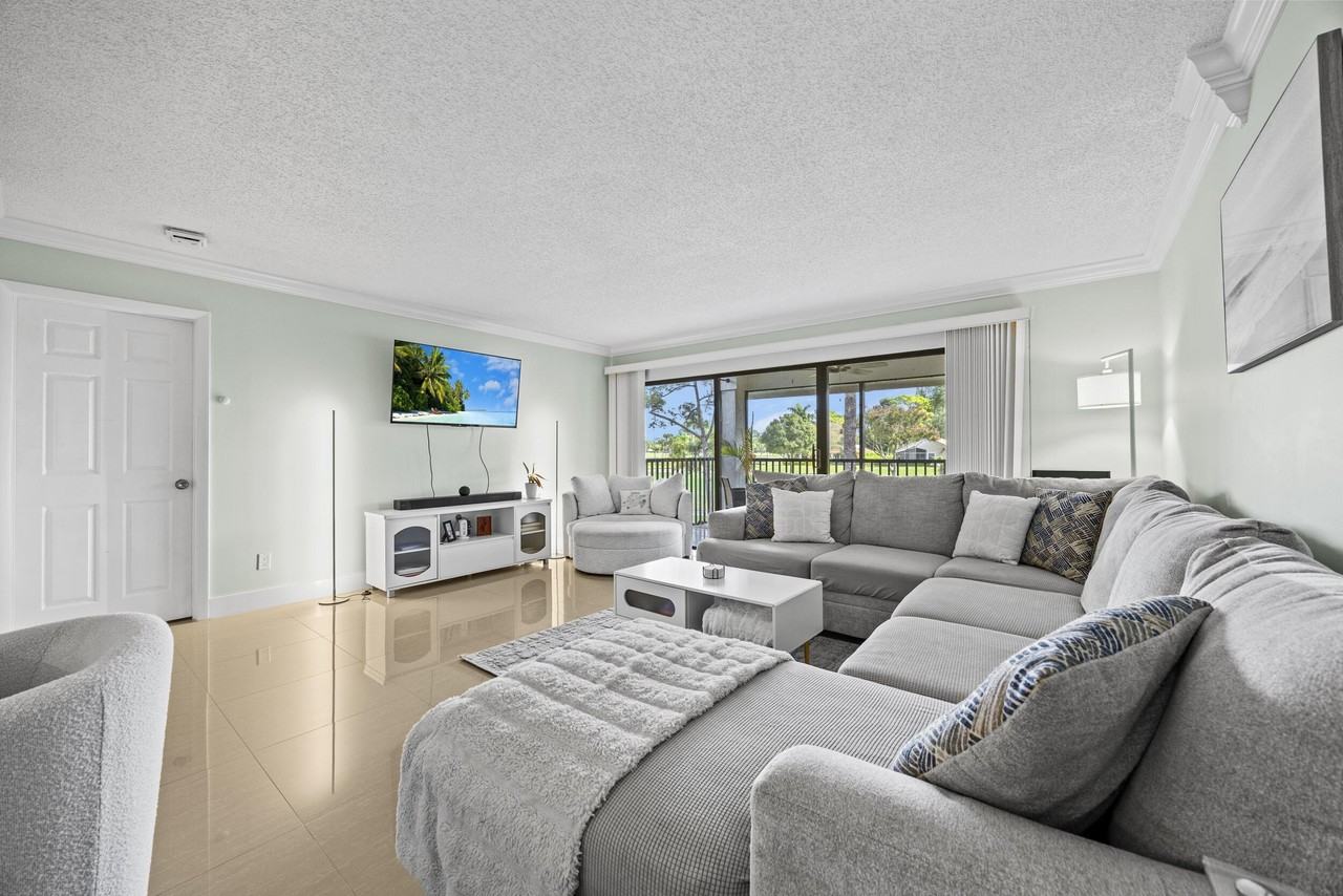 12926 Briarlake Dr #201 - Photo 6 of 32