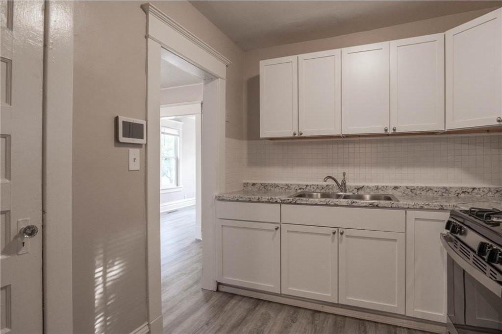 1333 Pacific St - Photo 5 of 16