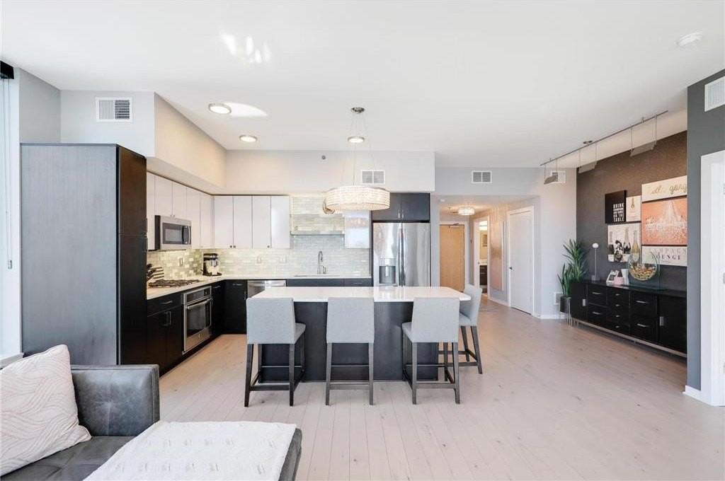 740 Portland Ave #907 - Photo 2 of 37