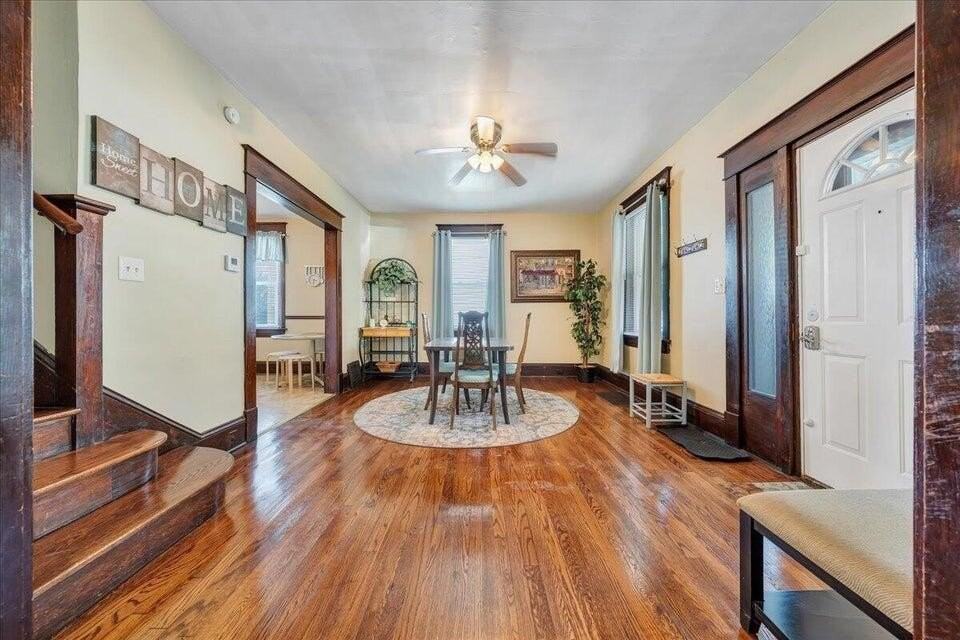 1205 15th St Se - Photo 3 of 36