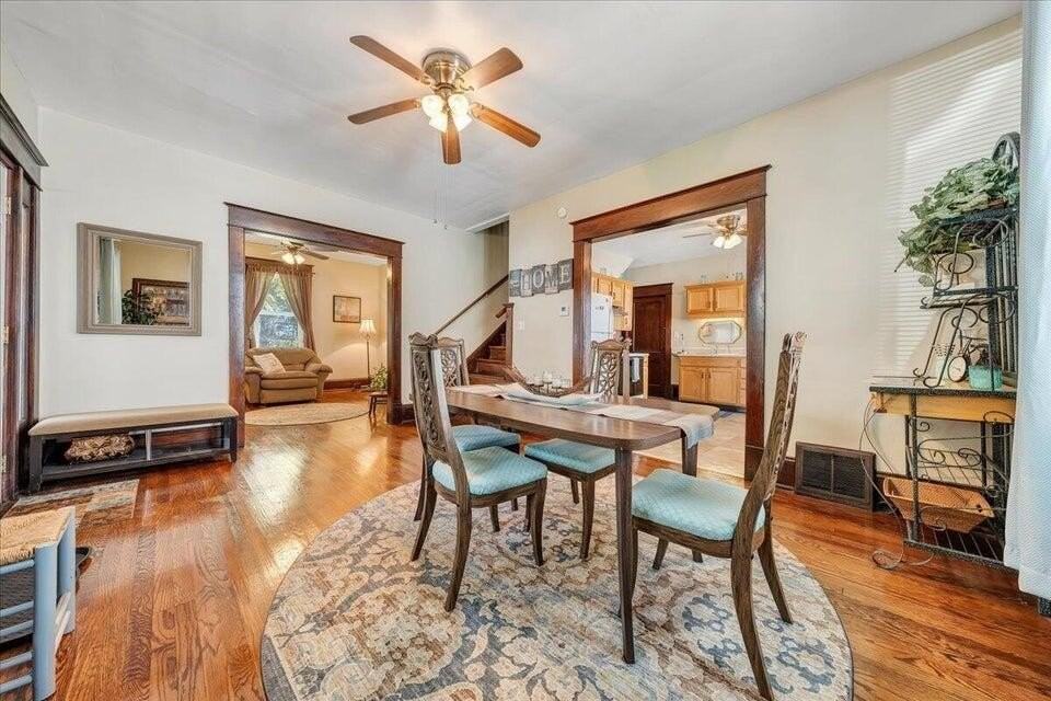 1205 15th St Se - Photo 5 of 36