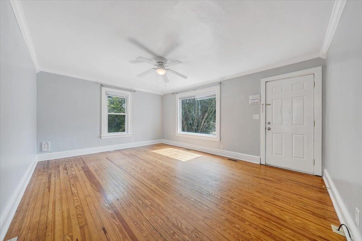 812 Mississippi Ave Ne - Photo 6 of 35