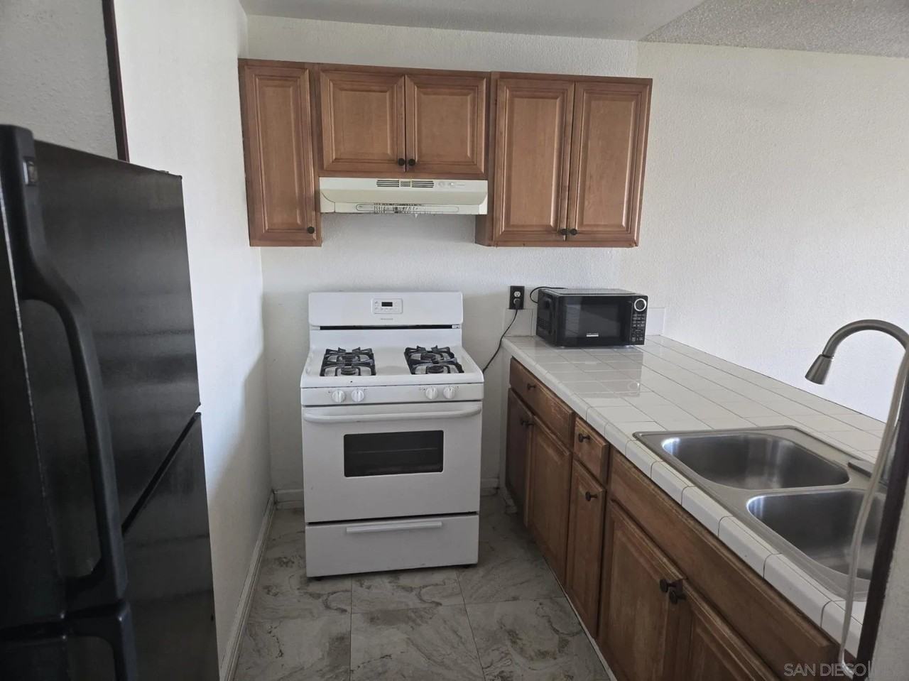 241 50th St - Photo 2 of 8