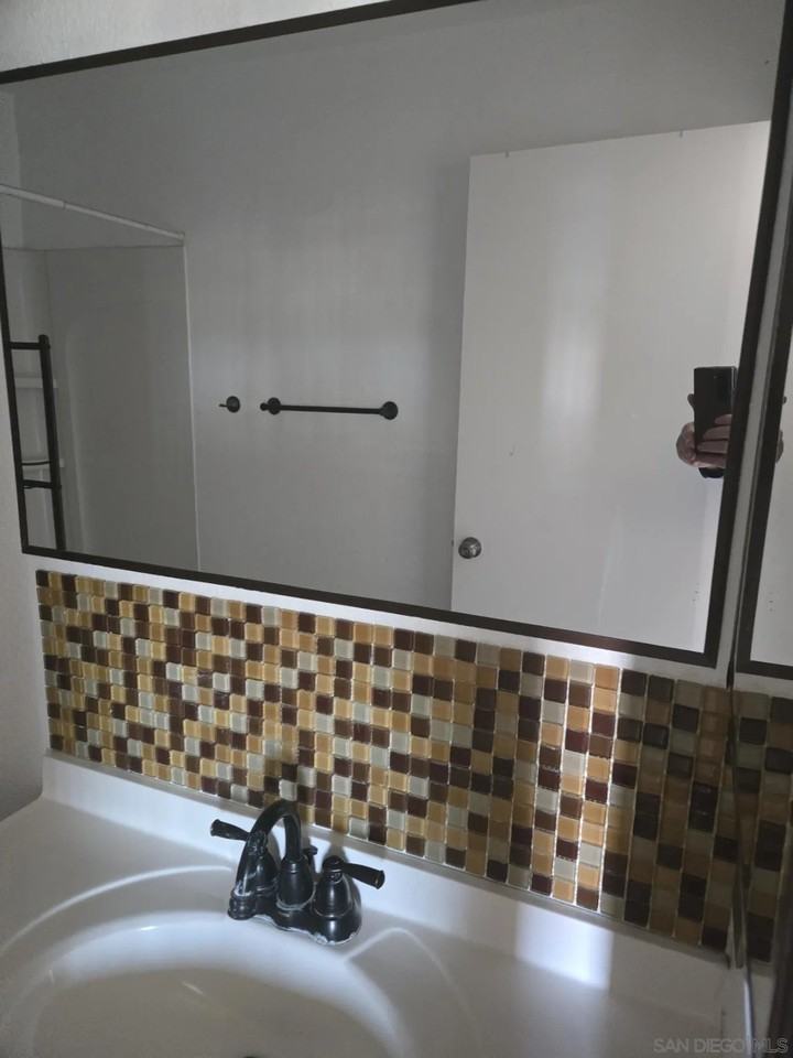 241 50th St - Photo 4 of 8