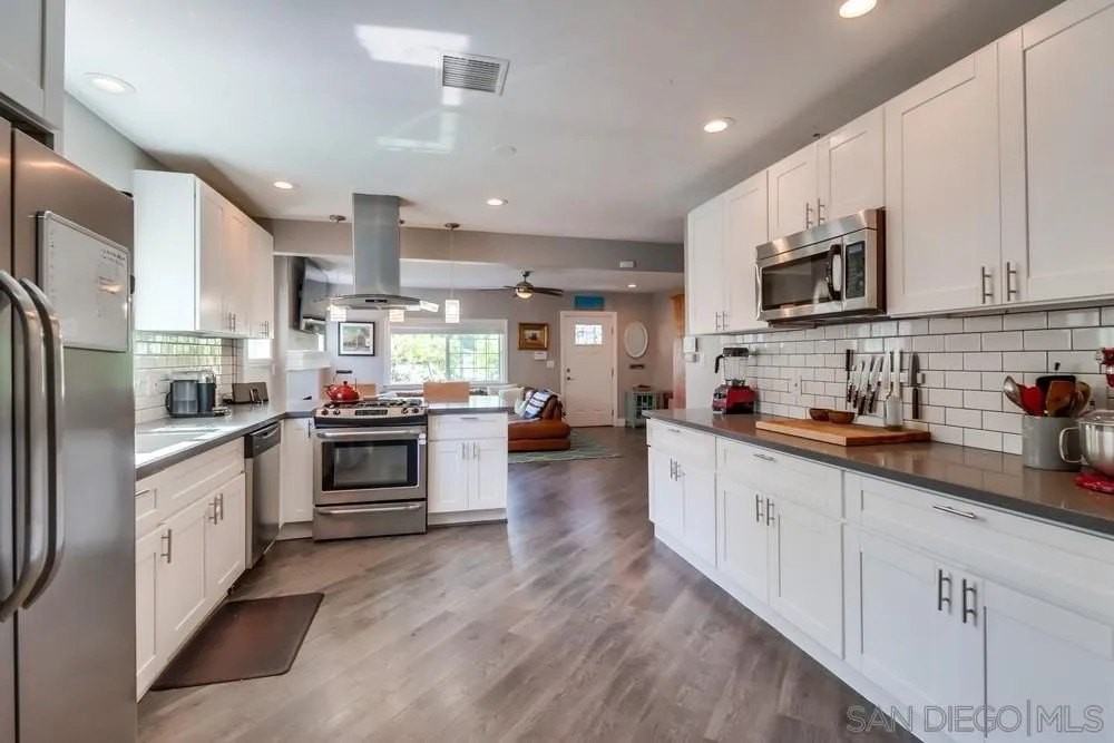 2440 Lincoln Ave - Photo 6 of 35