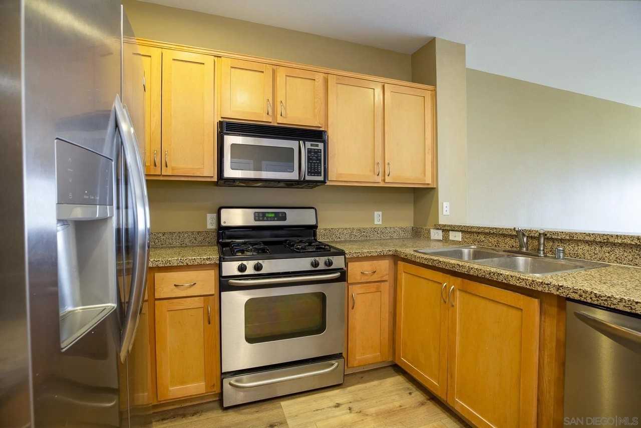 450 J St #6141 - Photo 3 of 28