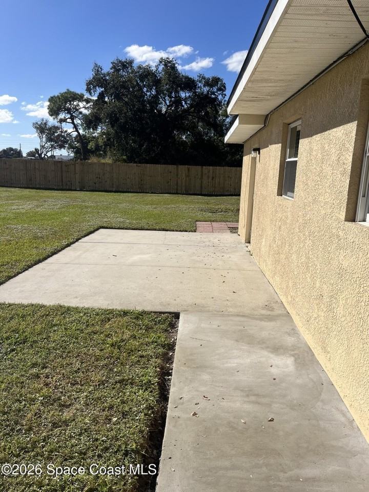 3383 Alice St - Photo 4 of 24