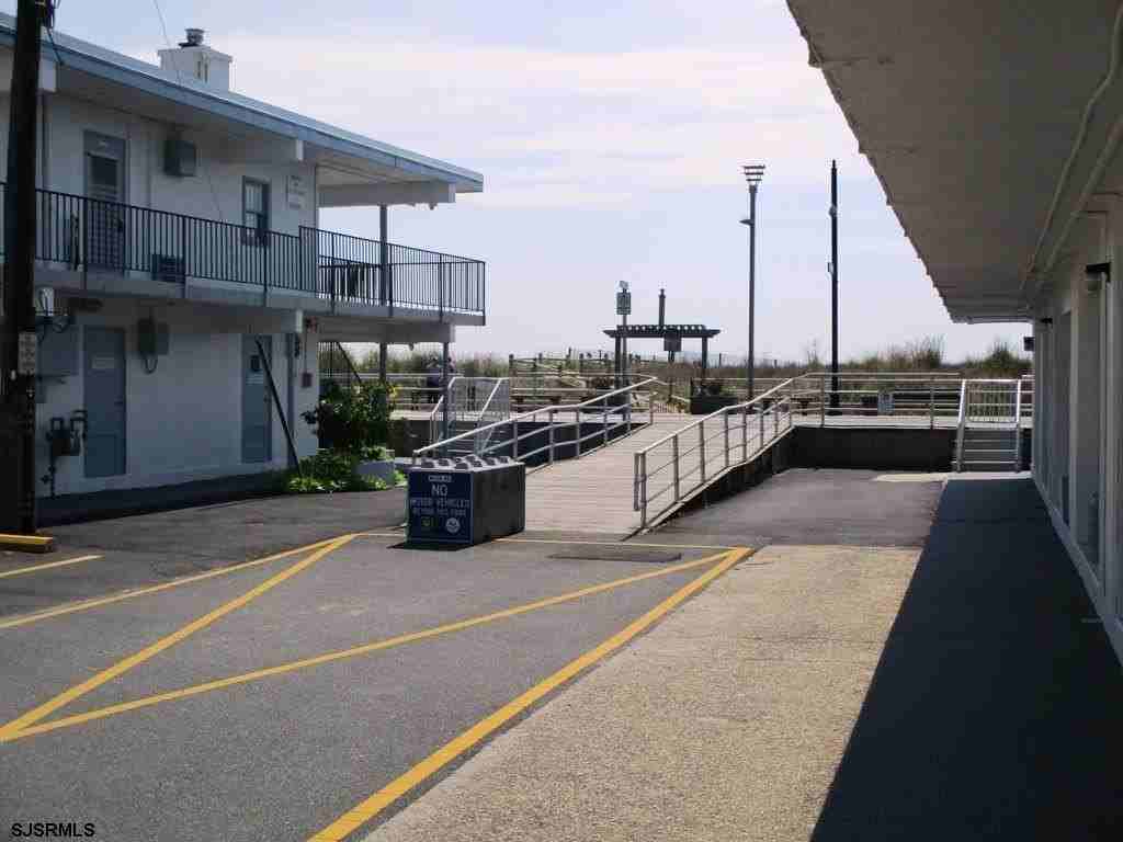 3501 Boardwalk - Photo 3 of 33