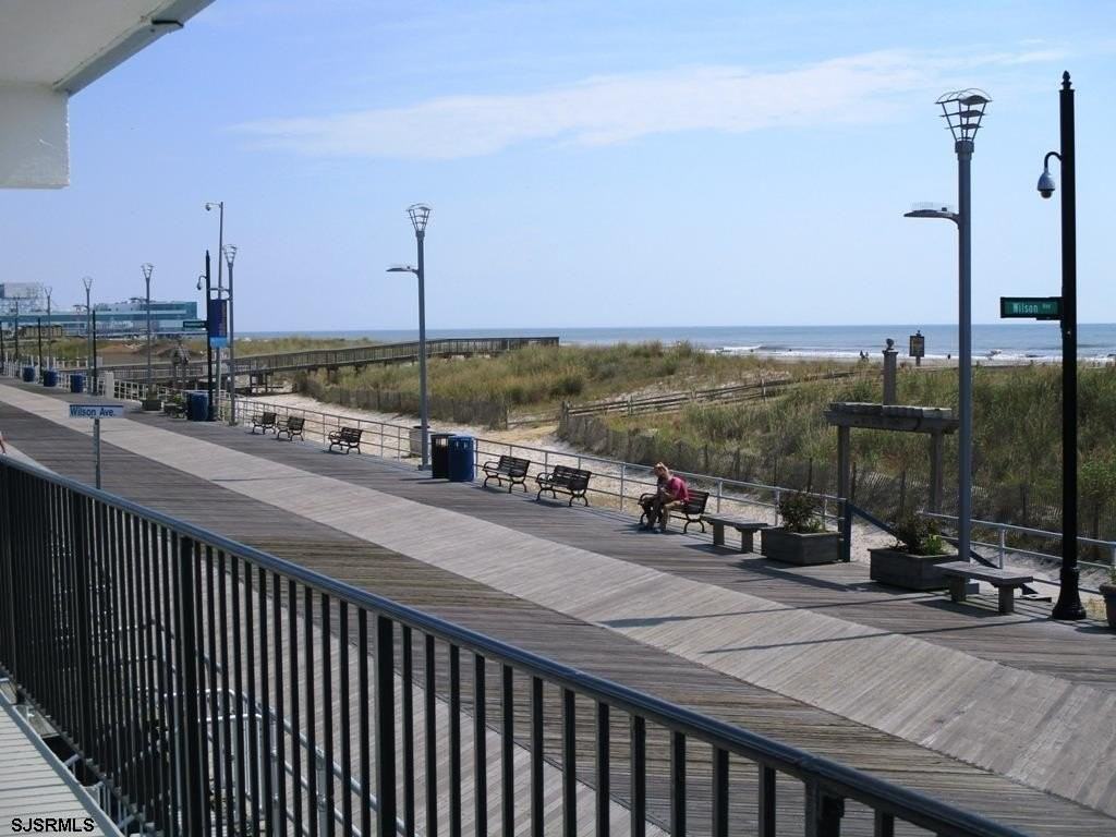 3501 Boardwalk - Photo 7 of 33