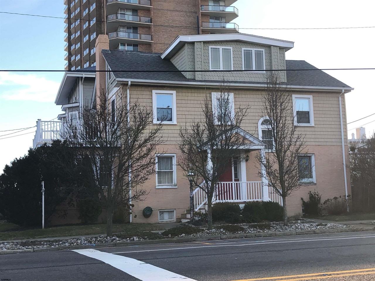 4800 Atlantic Ave - Photo 2 of 27