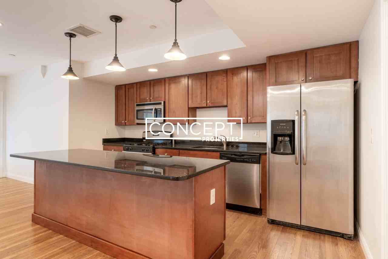 65 Circuit St - Photo 2 of 16