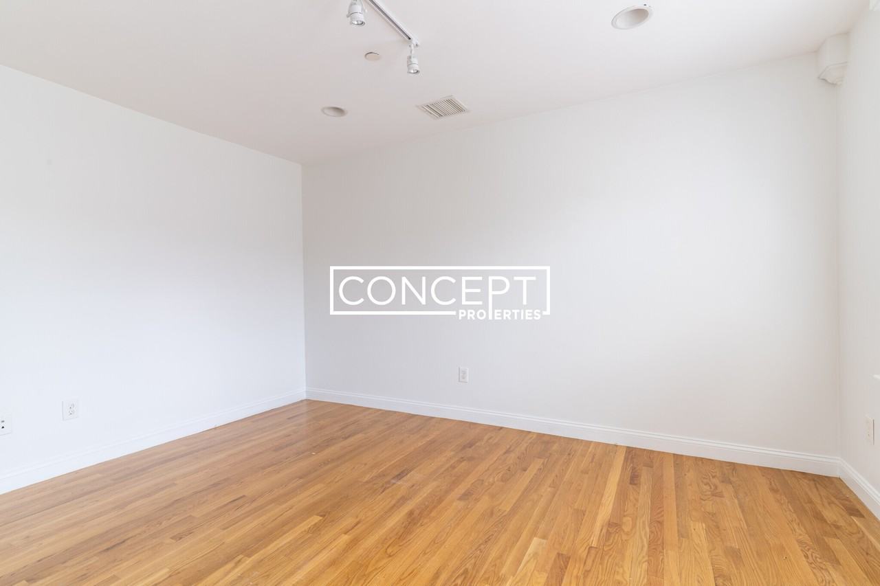 65 Circuit St - Photo 6 of 16