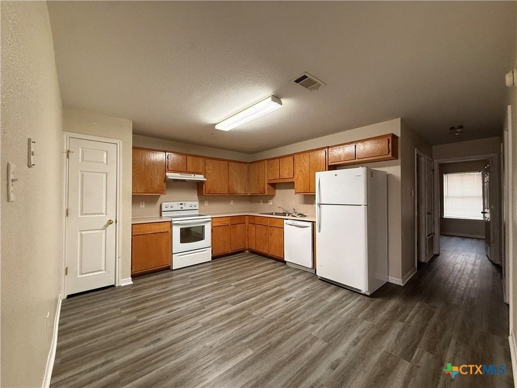 108 Castellon Ct Unit B #B - Photo 4 of 11