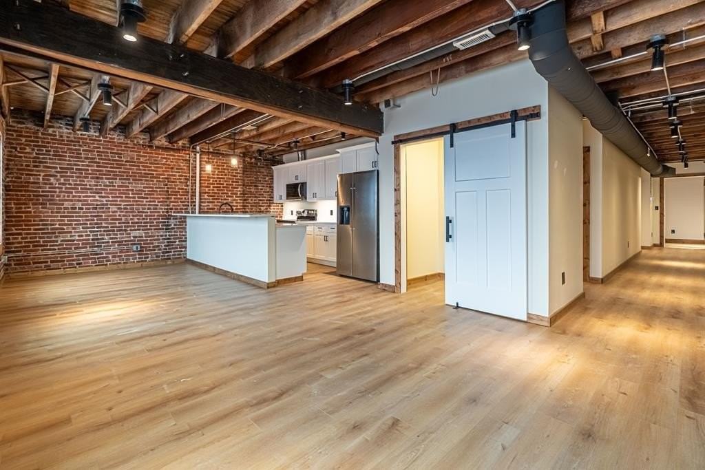 453 E Main St ## 400