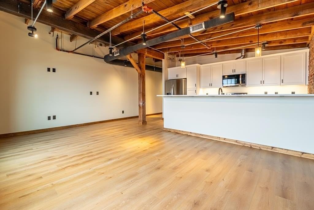 453 E Main St ## 900