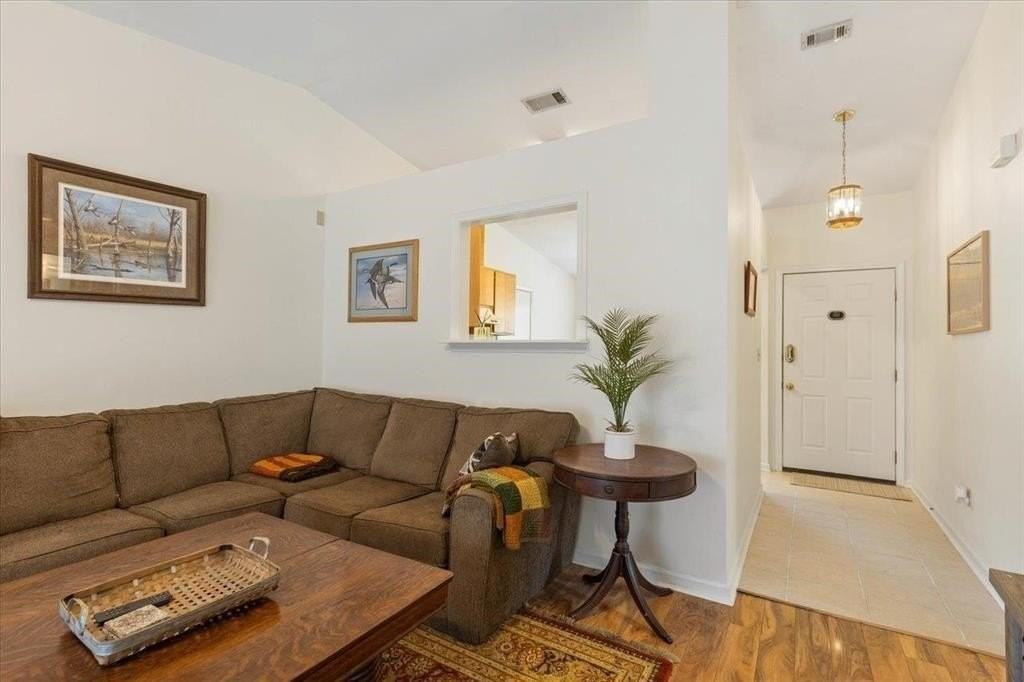 1717 Rodeo Dr - Photo 5 of 40